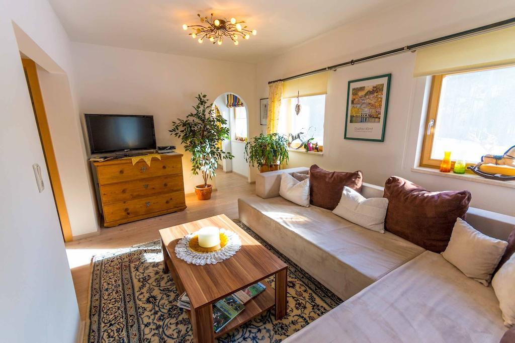 Ferienwohnung Reitgestüt Waldeck Saalfelden Habitación foto